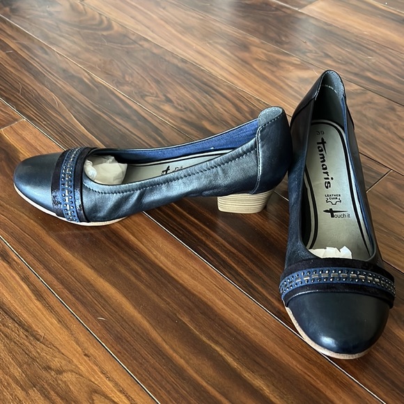 NWOT Genuine Leather Tamaris Kitten Heels in Navy Blue - Picture 2 of 5